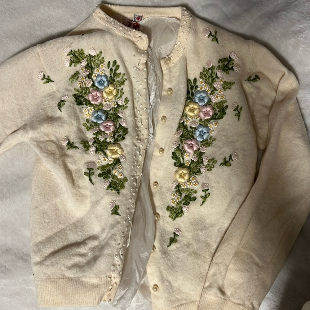 floral embroidered cream sweater !!